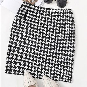 Houndstooth Print Skirt NWT